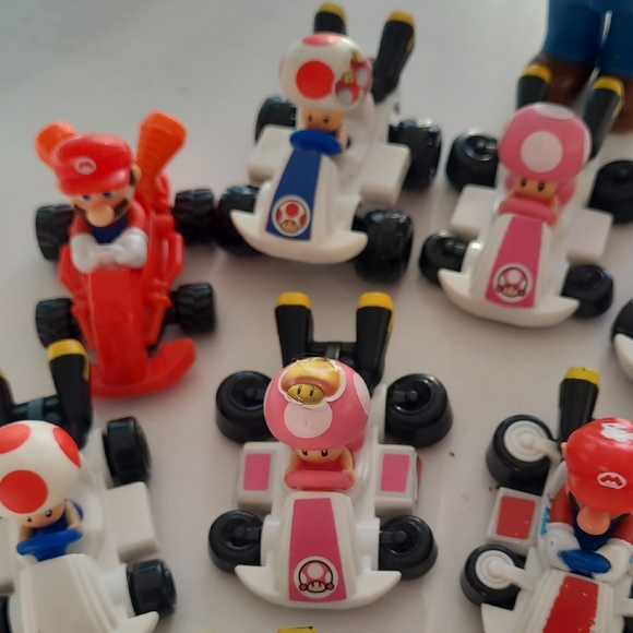 Mario Kart Mini Racers Set with Figures 13 In  Set - Picture 3 of 6